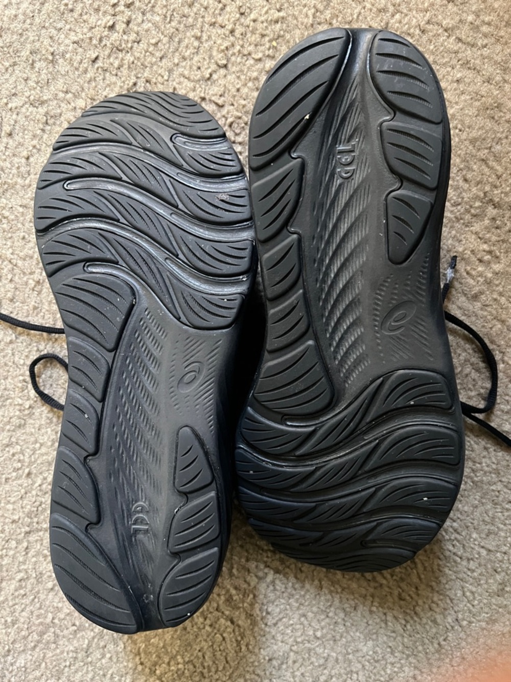 ASICS - Picture 4 of 4